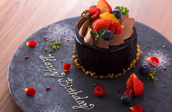 Chocolate cake with bamboo charcoal chocolate